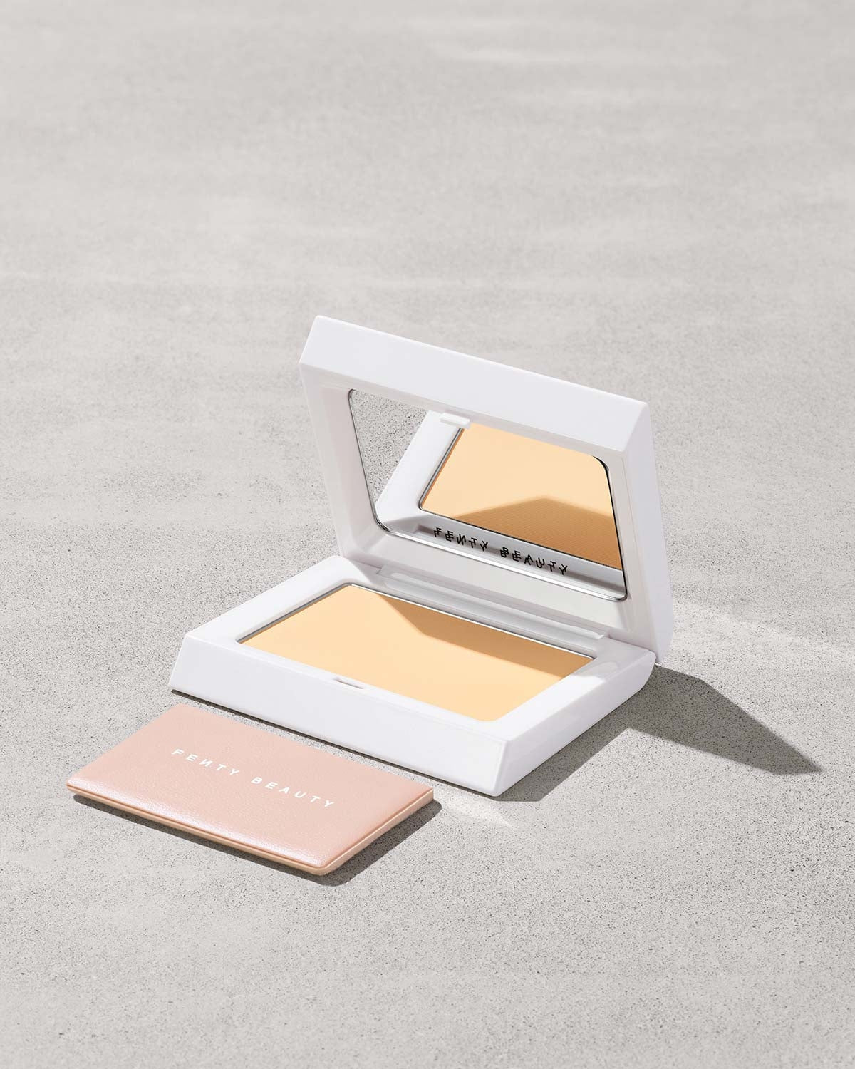Illuminating Velvet Powder - Banana Radiance