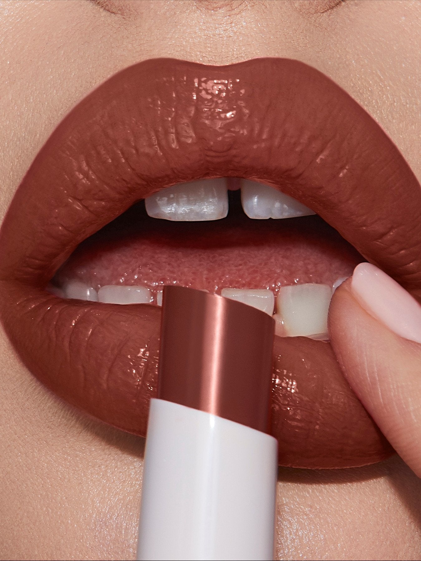 Hyaluronic Luxe Kiss - Passionate Embrace