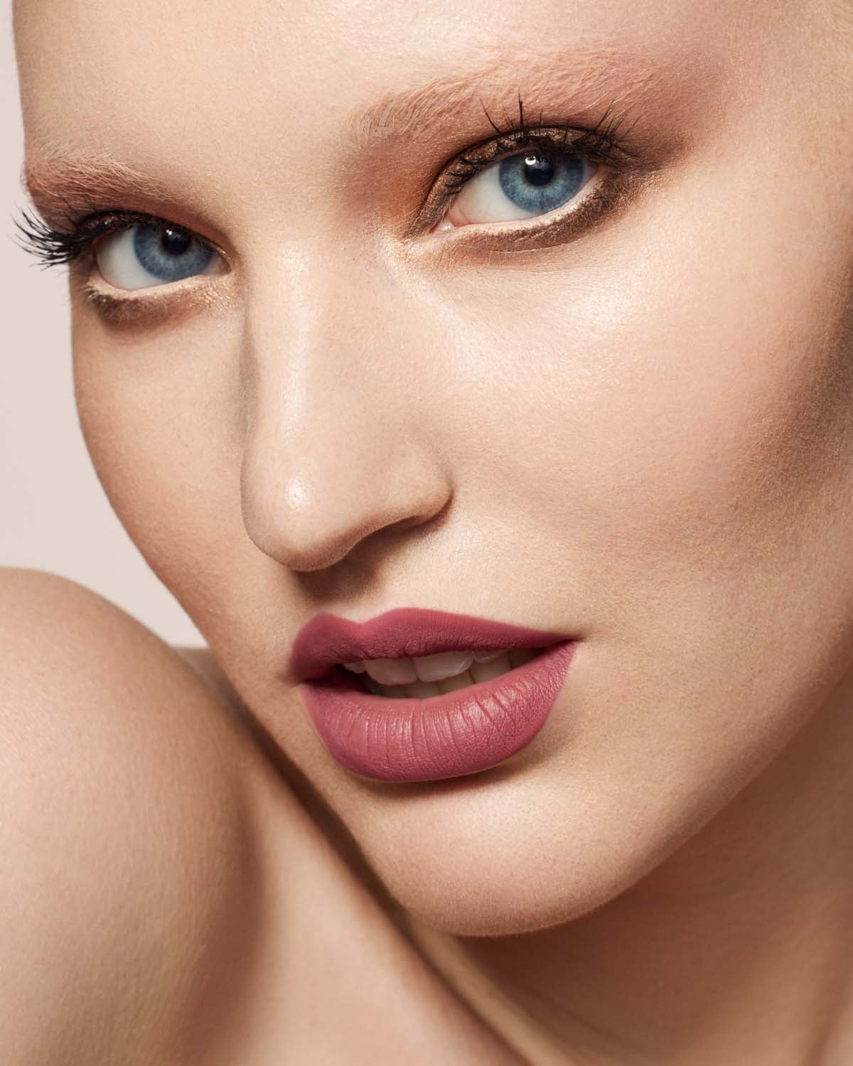 Stunna Lip Elixir: Luxe Longwear Fluid Color by RiRi