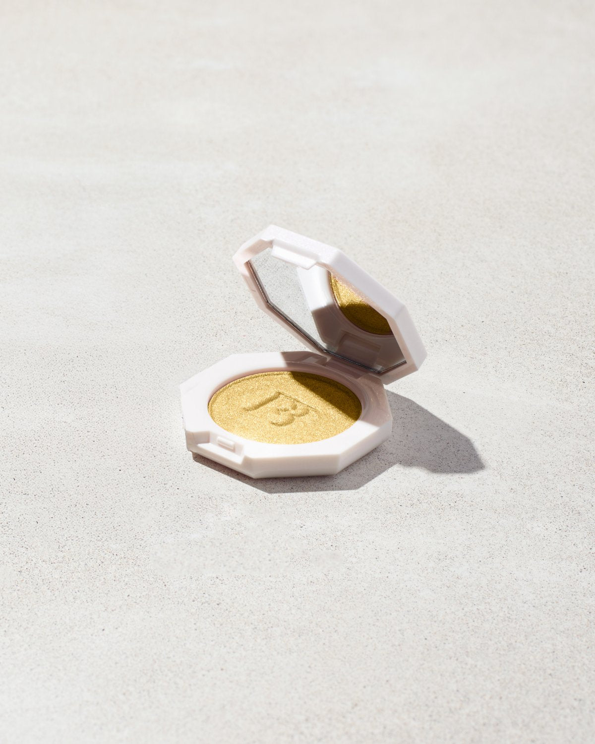 Illuminating Highlighter – Trophy Wife Edition